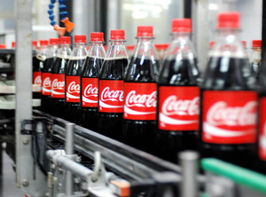Coca-Cola European Partners will den Rezyklatanteil in PET-Flaschen bis 2025 in Westeuropa auf mindestens 50 Prozent erhöhen (Foto: Coca-Cola)