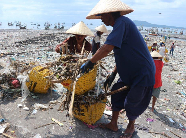 Nestlé will die Müllsammler in Muncar / Indonesien im Rahmen des STOP-Projektes unterstützen (Foto: SystemIQ)