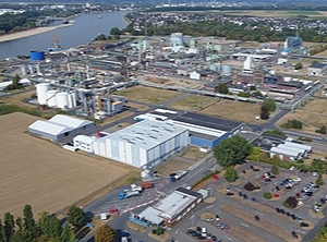 Hier werden bereits seit 1913 chemische Produkte hergestellt: das Werk Lülsdorf südlich von Köln (Foto: Evonik)