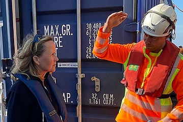 Engagiert gegen „marine litter“: Bundesumweltministerin Steffi Lemke (li., Foto: BMUV)