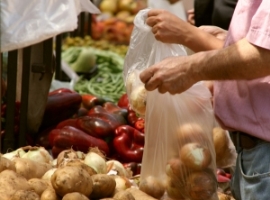 Einzelhandel: Karstadt Kaufhof schafft Plastiktüten ab                                                                          