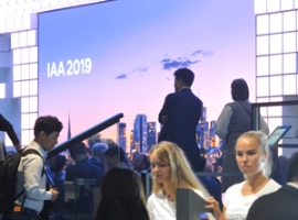 Automobilbau: Breitbeinige Auftritte und Proteste zur IAA in Frankfurt                                                          