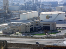 DK Kunststoff-Service: Vertrieb von Sipchem-PBT                                                                                 