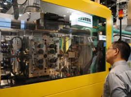 Spritzgießmaschinen: Erstmals weltweiter Sicherheitsstandard                                                                    