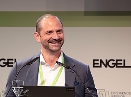 Engel: Vertriebschef Steger verlässt den Maschinenbauer                                                                         