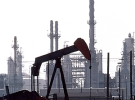 Lukoil: Italien stellt russische Raffinerie in Sizilien unter staatliche Aufsicht