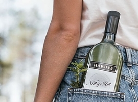 Packamama: Weinflasche aus Recycling-PET                                                                                        