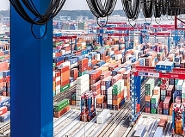Logistik: Klaus-Michael Kühne greift nach dem Hamburger Hafen                                                                   
