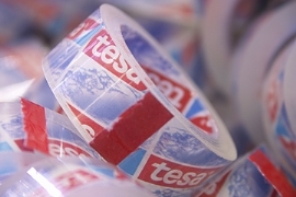 Tesa: Klebebandhersteller verzeichnet stabilen Umsatz