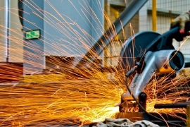 EY-Studie: Personalabbau in der Kunststoffindustrie geht weiter