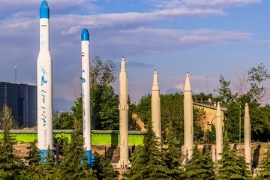 Nahost-Konflikt: Iran attackiert gezielt Petrochemieanlagen in der Region