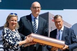 Orafol: Grundsteinlegung für neue Werkshalle in Brandenburg