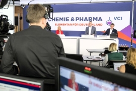 VCI-Halbjahresbilanz: Produktion und Umsatz sinken erneut