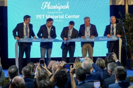 Plastipak: PET-Granulat mit 30 Prozent Rezyklatanteil