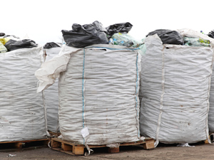 Möglicherweise wurden zehntausende Tonnen britischer Verpackungsabfälle illegal entsorgt (Foto: Markobe/Adobe Stock)