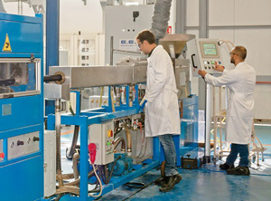 Solvay hat in seinem Zentrum für Anwendungsentwicklung in Bollate / Italien in Spritzgieß- und Extrusionstechnik investiert (Foto: Solvay)
