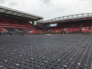 Zum Einsatz kamen die Permavoid-Rigolen unter anderem im Stadion des englischen Fußballvereins FC Liverpool (Foto: Permavoid)
