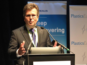 Karl-H. Foerster, Executive Director von PlasticsEurope, wird auch 2019 Interessierte der gesamten Kunststoff-Wertschöpfungskette zu dem zentralen europäischen Branchenevent begrüßen (Foto: PlasticsEurope)