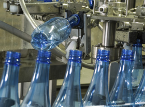 Die verbindliche Vorgabe von 35 Prozent Rezyklat-Anteil in Getränkeflaschen könnte den europäischen Recyclingmarkt stark pushen (Foto: iStock/Alistair Cotton)
