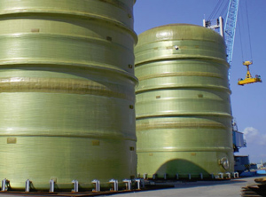 GFK-Tanks für Salzsäure, produziert im Filament-Wickelverfahren mit Epoxy-Vinylester-Matrix (Foto: Ashland)