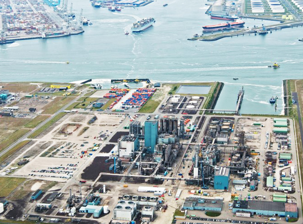 Anlagen von Indorama für PTA und PET im Hafen von Rotterdam (Foto: Indorama)