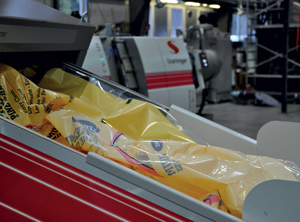 Auch hochbedruckte Folien können auf der neuen ,,recoSTAR dynamic 145