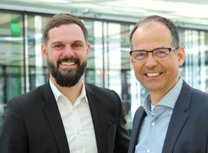 Michael Weigelt (r.) mit dem Projektleiter der ,,Moulding Expo