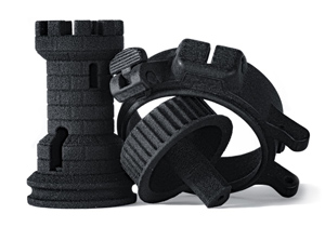 Schwarze, mit selektivem Laser-Sintern (SLS) gedruckte Teile (Foto: Structured Polymers)