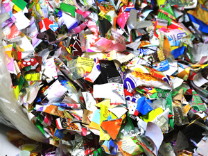 Gemischte Kunststoffabfälle aus Verpackungen sollen per CreaSolv recycelbar werden (Foto: Fraunhofer IVV)