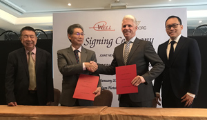 Gründer Huang Sha und Direktor Leong Hon Chong (beide Wellcall) bei der Vertragsunterzeichnung mit Bill Hagenberg als Spartenchef Fluid Handling und KJ Tan (beide Trelleborg, von links, Foto: Trelleborg)