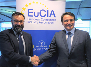 Handschlag für die Composites-Branche: JEC-CEO Eric Pierrejean (rechts) und EuCIA-Präsident Roberto Frassine (Foto: EuCIA)