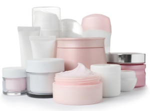 Kosmetikhersteller sollten nach Vorstellung der ECHA künftig auf die Beigabe von Mikroplastikpartikeln verzichten (Foto: Panthermedia / liudmilachernetska@gmail.com)