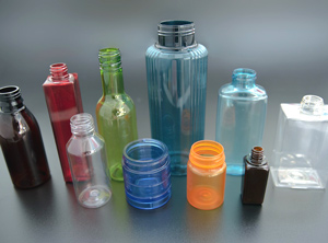 Das Unternehmen aus Halver fertigt Behälter mit Füllmengen von 5 ml bis zu 5 l in verschiedenen Formen und Farben (Foto: Meding)