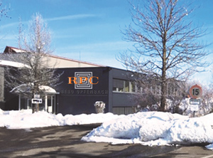 Das Werk in Opfenbach trägt bereits das neue Firmenlogo (Foto: RPC)