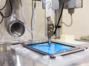 Zum Leistungsangebot des Schweizer Unternehmens gehört das Optical Bonding. Bei diesem Prozess werden Touch-Panels oder andere Oberflächen direkt auf einem LCD befestigt (Foto: Cellwar)