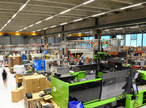 Die Spritzgießproduktion in Laupersdorf (Foto: PWF Kunststofftechnik)