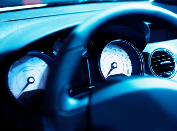 Elektroautos stellen andere Anforderungen an Kunststoffe als Fahrzeuge mit Verbrennungsmotor (Foto: Fotolia/xy)