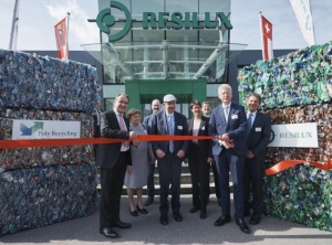 Der PET-Recycler eröffnet eine neue Anlage (Foto: Poly Recycling)