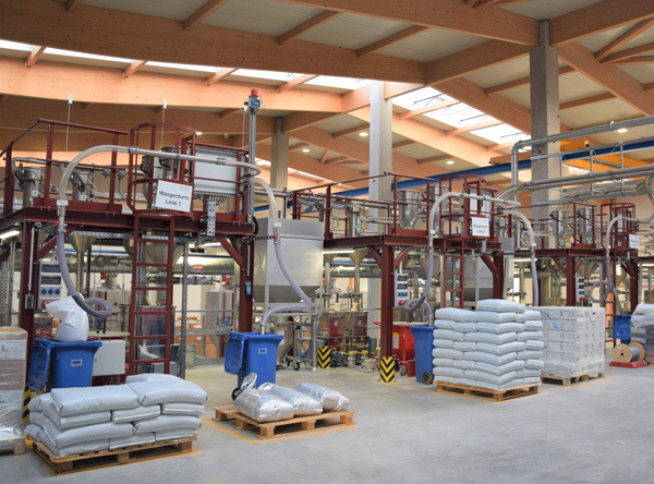 Hallenneubau von Aurora im fränkischen Neuenstein (Foto: Aurora Kunststoffe)