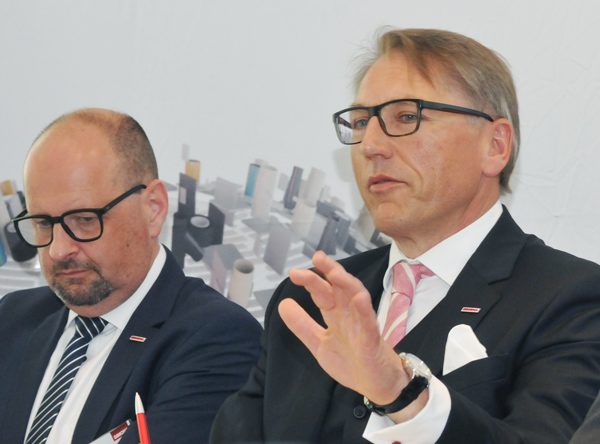 Der scheidende CEO Wolfgang Moyses (rechts), mit Dr. Jochen Hauck als Nachfolger von COO Dirk Möller (Foto: KI)