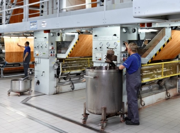 Dekordruckanlagen bei Surteco (Foto: Surteco)