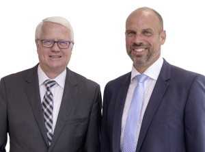 Staffelstabübergabe: Der langjährige CEO Herbert Kemmerich (l.) übergibt an Jens Stadter