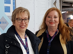 Geschäftsführerin Ursula Friederich (li.) und Marketing-Leiterin Ursula Limanets auf der Messe ,,Empack