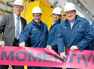 Momentive-CEO Jack Boss (rechts) bei der Eröffnung der Siloxan-Anlage in Leverkusen 2015 (Foto: Chempark Leverkusen)