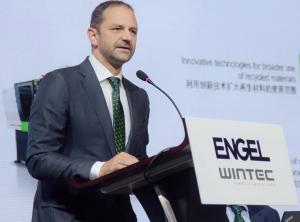 Dr. Christoph Steger auf dem Medientag vor der ,,Chinaplas“ in Guangzhou (Foto: Adsale)
