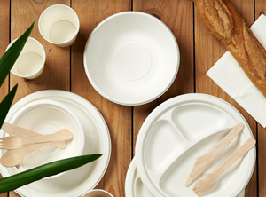 Die französische Supermarktkette will künftig Einweggeschirr aus Holz und anderen alternativen Rohstoffen nutzen (Foto: Auchan)