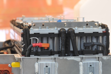 Akku für E-Autos: Der Distributeur rüstet sich für die Anforderungen der Mobilität der Zukunft (Foto: KI)