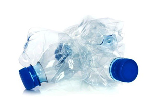 Auf alten PET-Flaschen basieren neue LNP-Compounds (Foto: Sabic)