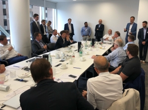 Vertreter von VDMA, EuPC, Amaplast und Euromap unterhalten sich über Anforderungen für verstärkten Rezyklateinsatz (Foto: EuPC)