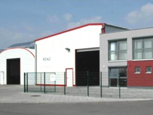 Die Verwaltung befindet sich im rheinland-pfälzischen Knittelsheim, die Produktion im nahe gelegenen Offenbach an der Queich (Foto: Reno Kunststoffprodukte)